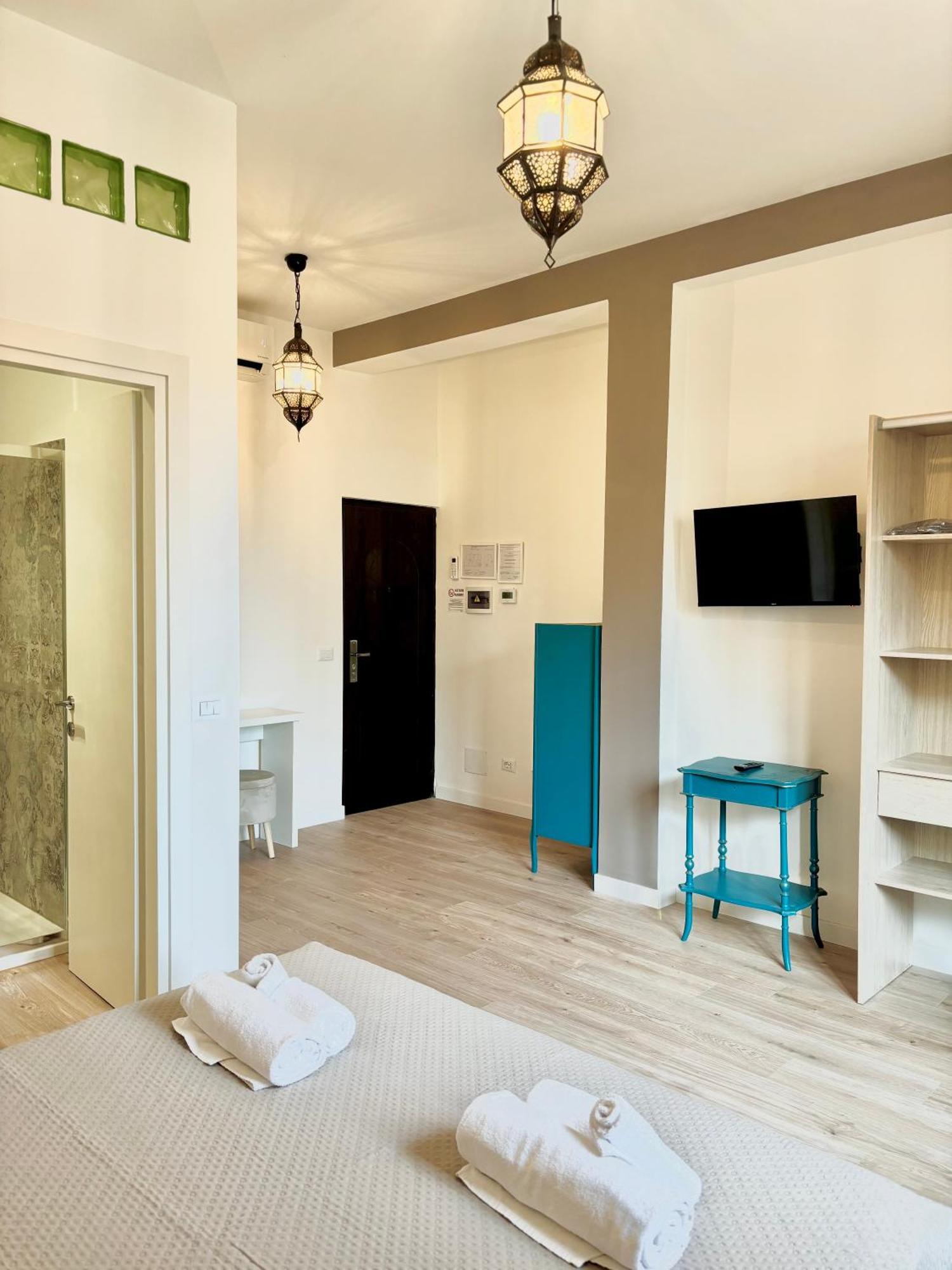 Guest House Maison Margot Fiumicino Bagian luar foto